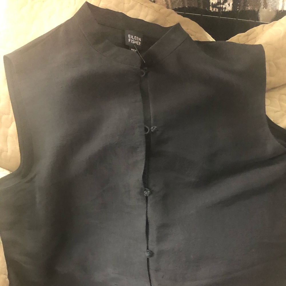 Sleeveless blouse